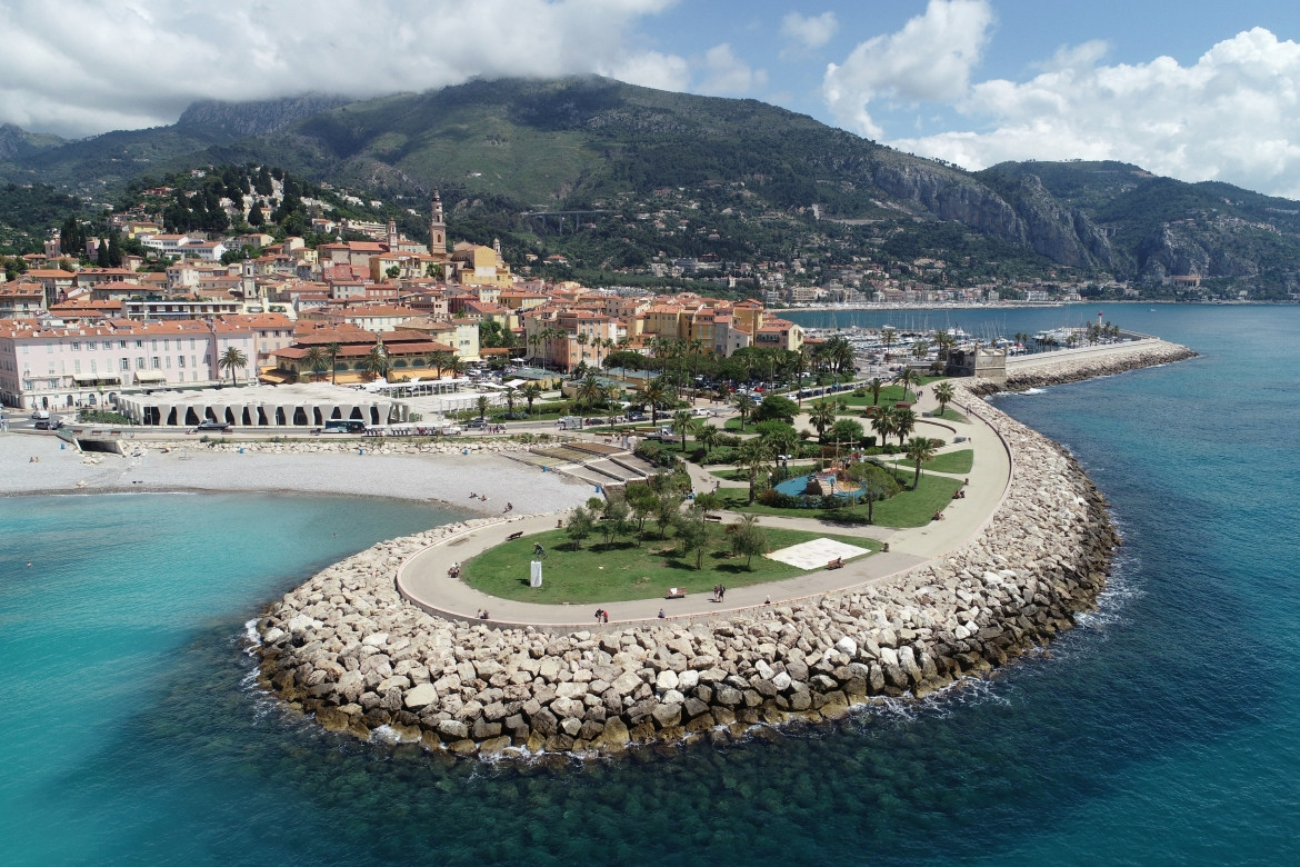 step-menton-skeftqmm.jpg